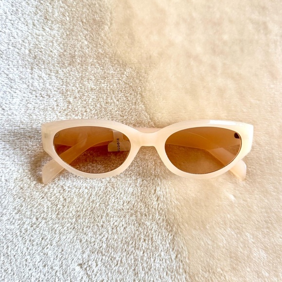 *NEW* Peach Cream Anthropologie Sunglasses - Picture 1 of 3